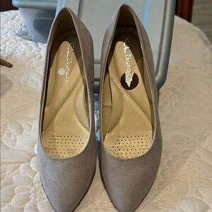 CL by Laundry Women's Taupe Heels